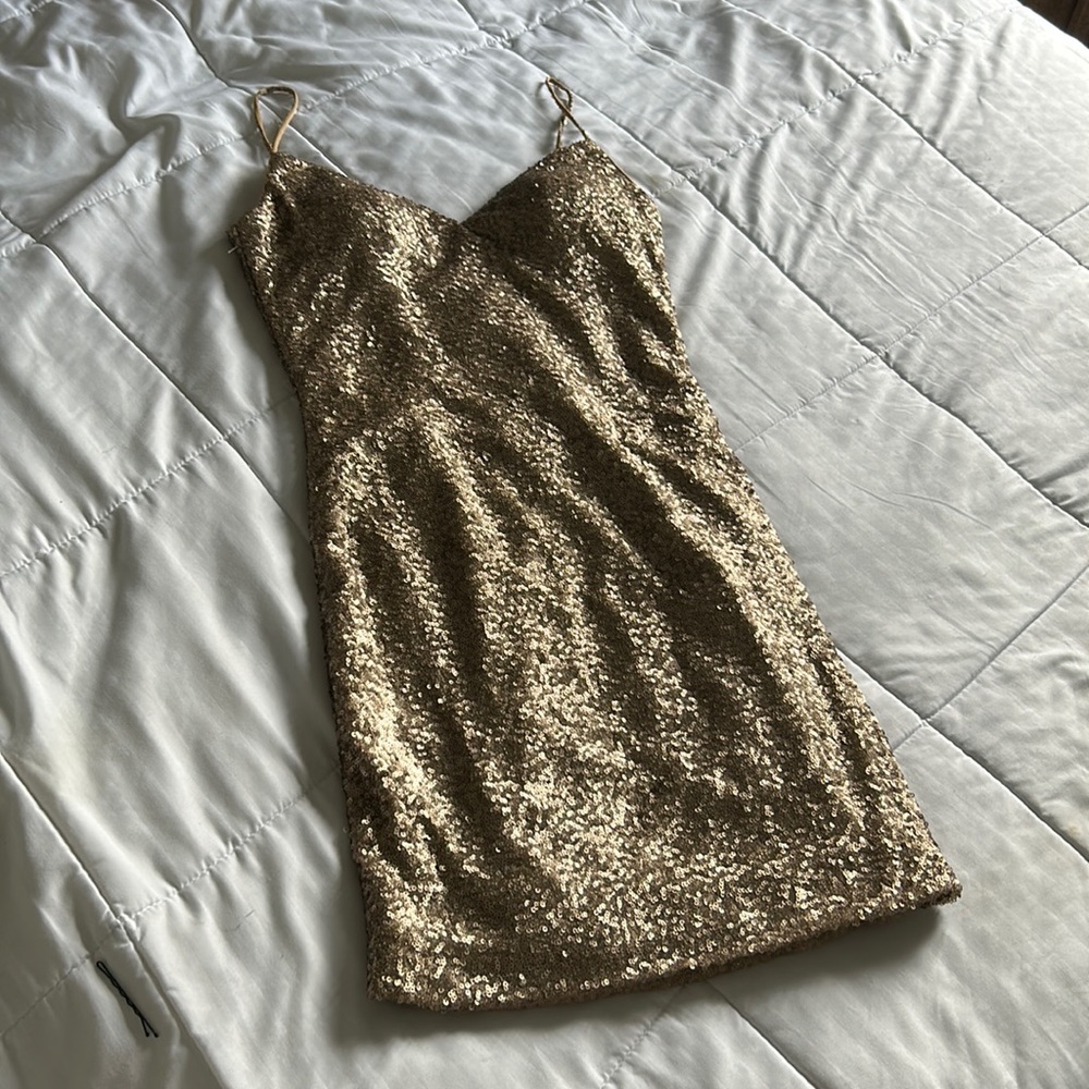 NWT-La femme sequin mini in bronze / rose gold